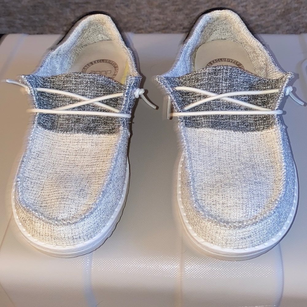 Hey dudes size 5W